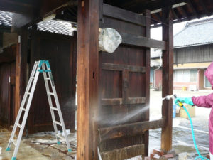 20分程度経過した後、水洗いで灰汁を洗い流しました。 20分程度経過した後、水洗いで灰汁を洗い流しました。
