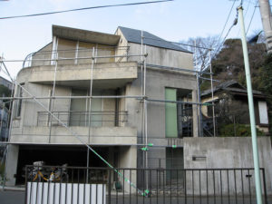 東京文京区の築20年のコンクリート建築の汚れ 東京文京区の築20年のコンクリート建築の汚れ