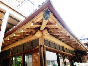 灰汁洗いをした後の白木美 灰汁洗いをした後の白木美