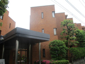 洗浄と塗装後の美観を取り戻したマンションの全景 洗浄と塗装後の美観を取り戻したマンションの全景