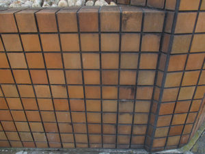 水の吸い込み多い濡れたせっ器質タイルの汚れ 水の吸い込み多い濡れたせっ器質タイルの汚れ