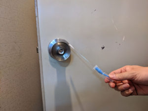 同じ施工過程で、ドアのノブの汚れも測定しました。
