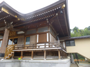 日焼けした寺院木部